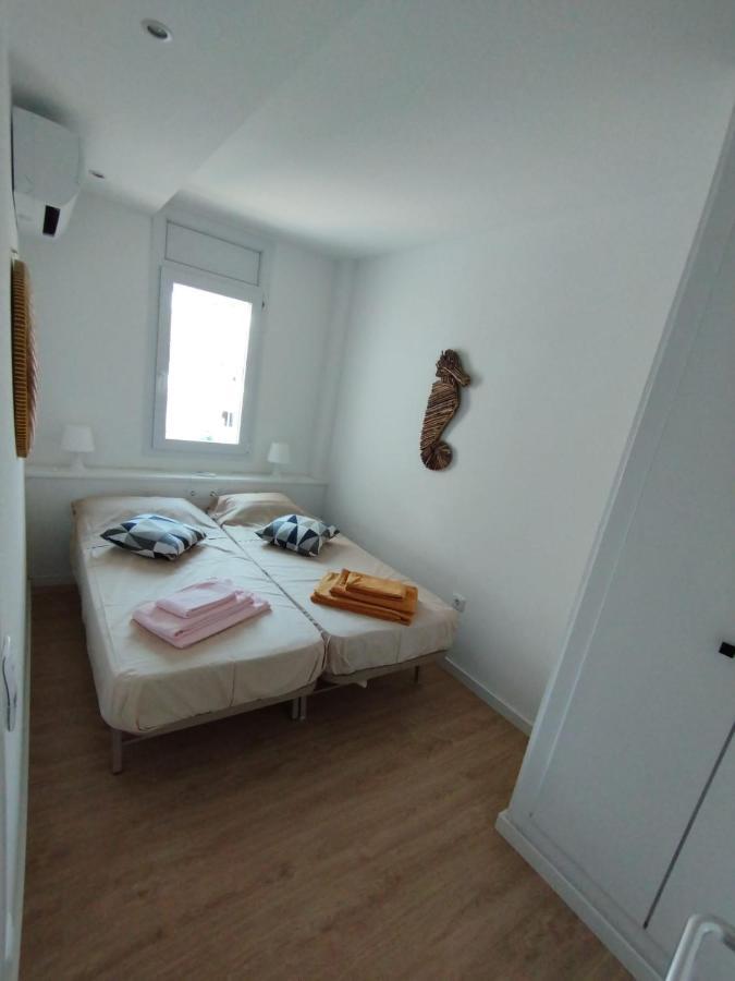 Atico Terrace: Mountain & Marina Views With Pool Apartment